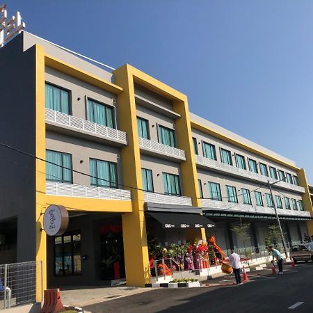 O&G Hotel Parit Buntar Exteriör bild