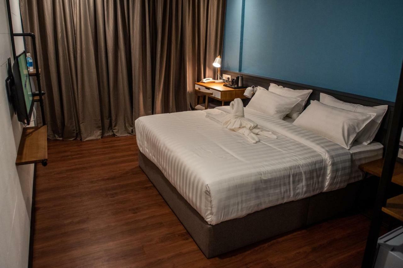 O&G Hotel Parit Buntar Exteriör bild